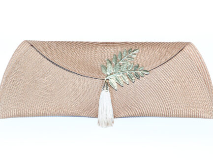 Cartera de Rafia Hojas Doradas y Fleco
