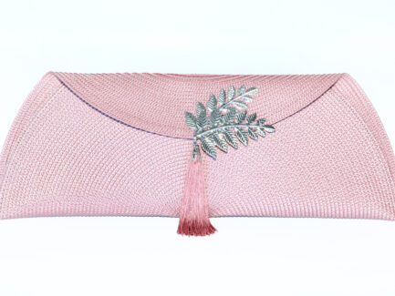 Cartera de Rafia Hojas Plateadas y Fleco