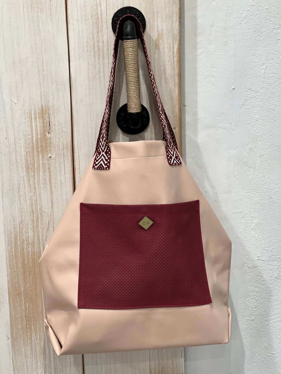 Bolso Casual de Cuero Vegano Modelo XL Rosa y Granate Carmen Fernandez