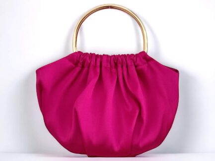 Bolso Sophie con aro metalico dorado en mikado buganvilla