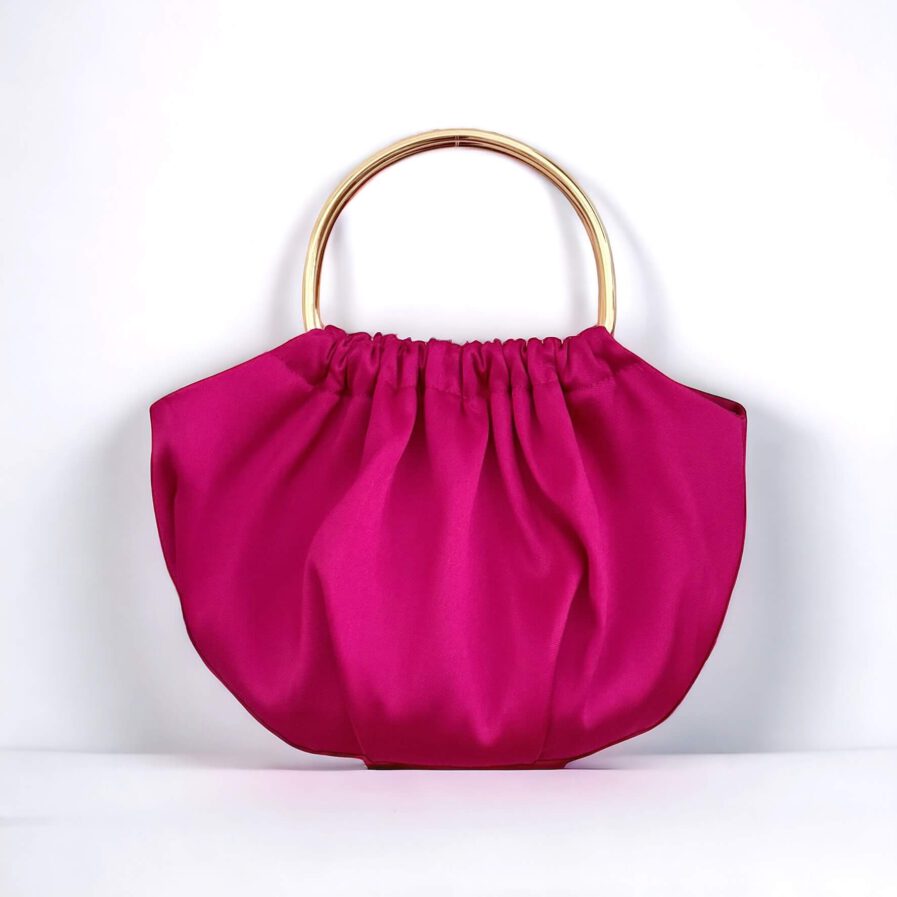 Bolso Sophie con aro metalico dorado en mikado buganvilla