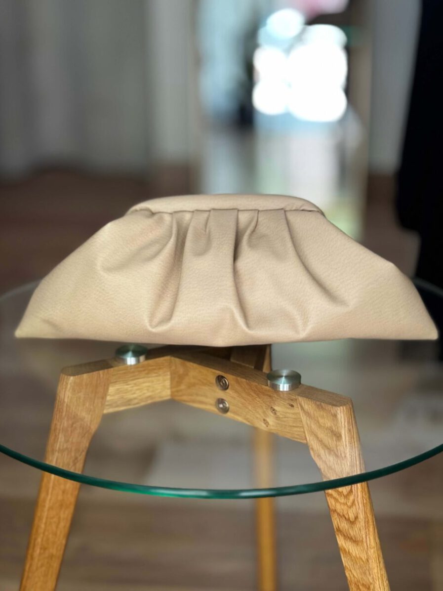 Bolso Greta cierre rigido cuero vegano beige
