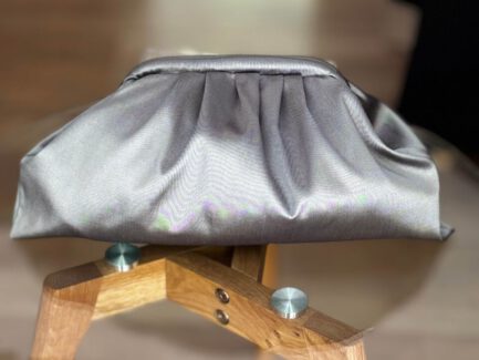 Bolso de Mano Modelo Greta Tafetán Gris