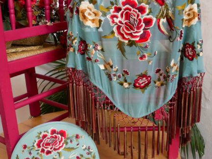 Carmen Fernández Moda 14 Mantones de flamenca bordados con flecos multicolor verde jabón