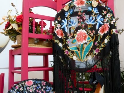 Carmen Fernández Moda 18 Mantones de flamenca bordados | Estilo único negro