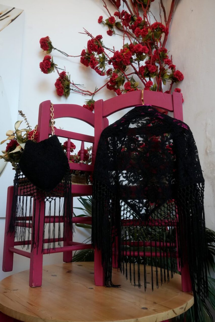 Mantoncillo encaje negro 2 Mantones de flamenca | Encaje negro elegante