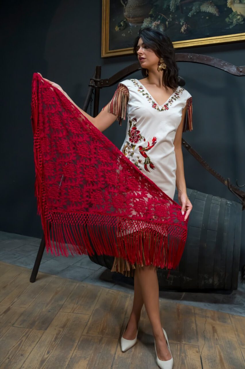 Mantoncillo encaje rojo modelo Mantones de flamenca en rojo sofisticado en modelo